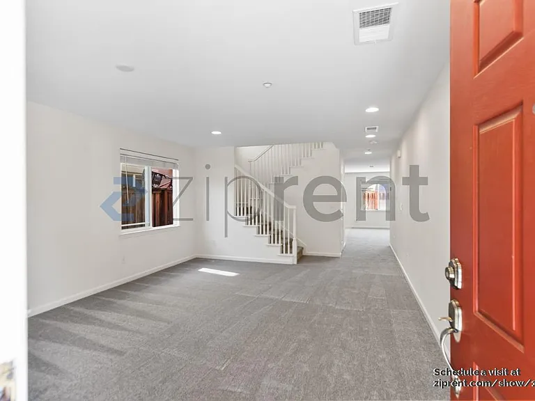 419 Malcolm Dr — Photo 4