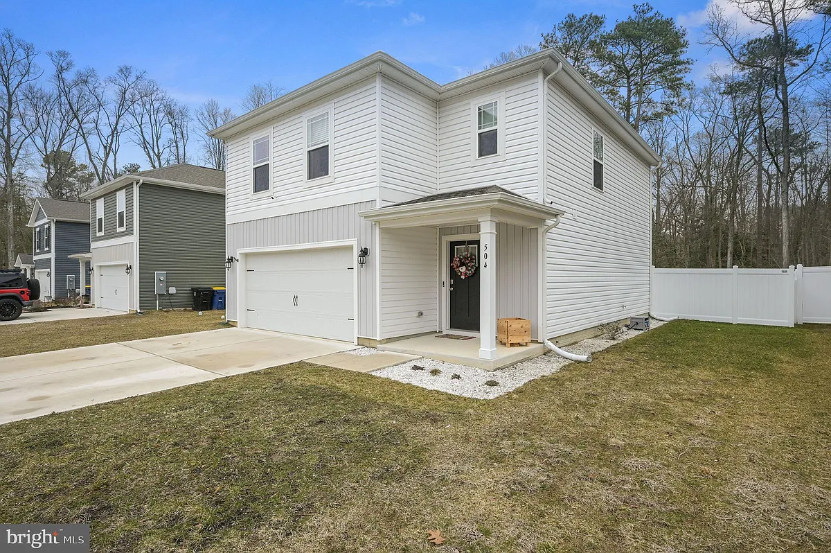Building Photo - 504 Currant Cir