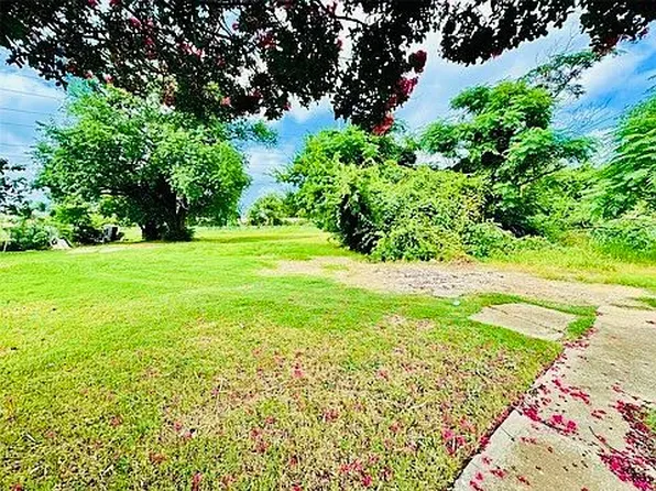 1402 Briar Cliff Rd, Dallas, TX 75235