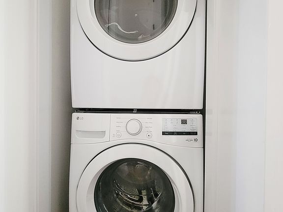 4th image of 431 Columbia St #2
