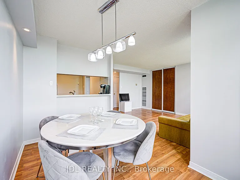88 Alton Towers Cir #410 — Photo 28