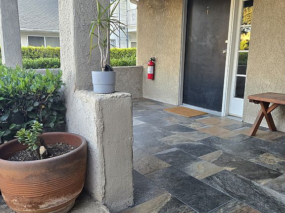 2nd image of 429 N Hill Ave #1