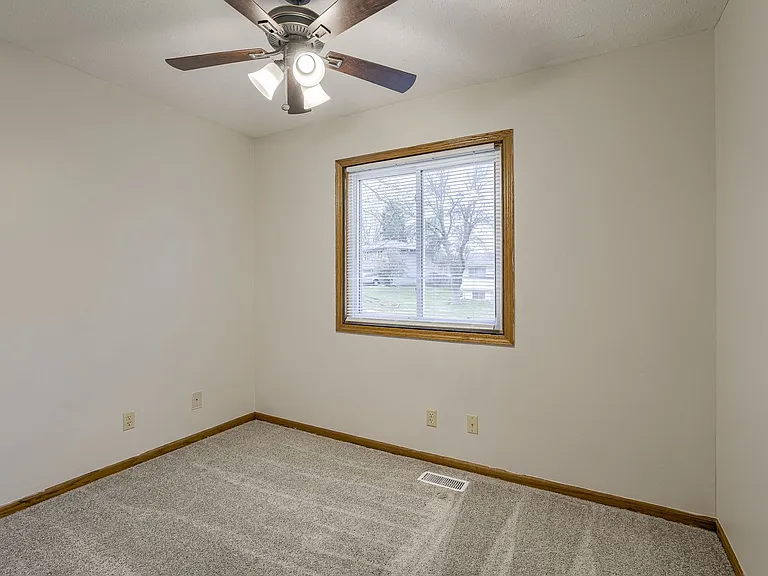 4115 N 213th Cir — Photo 41