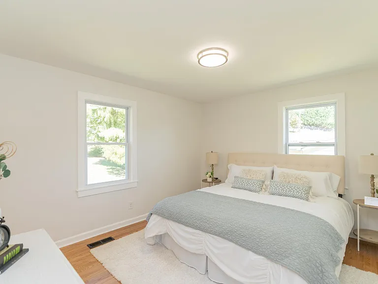 913 Woodmore Ter — Photo 45