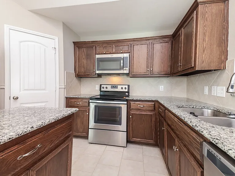 1617 Meadowlark Ln — Photo 7