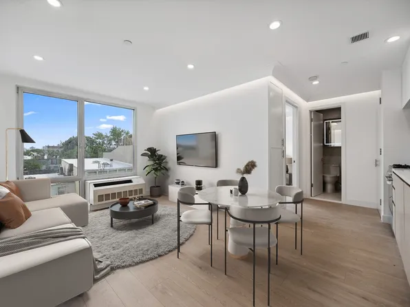 184 Eagle Street image 1 of 12