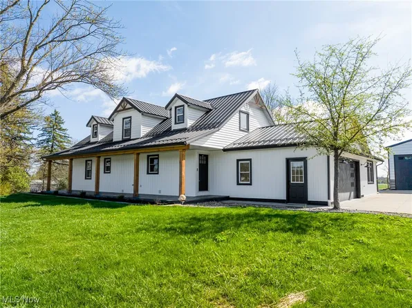 1018 Woodline Ave, North Lawrence, OH 44666