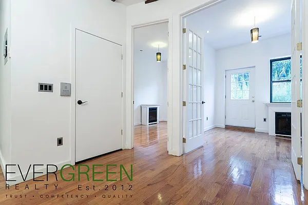 Rented by Evergreen Apartments BK | media 2