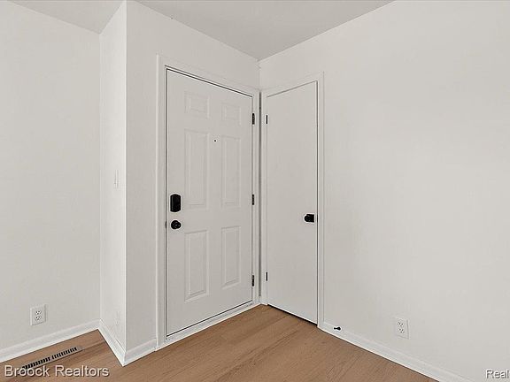 4th image of 2600 Candlewick Dr