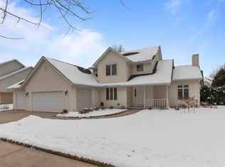 3034 E Fallcreek Ln, Appleton, WI 54913