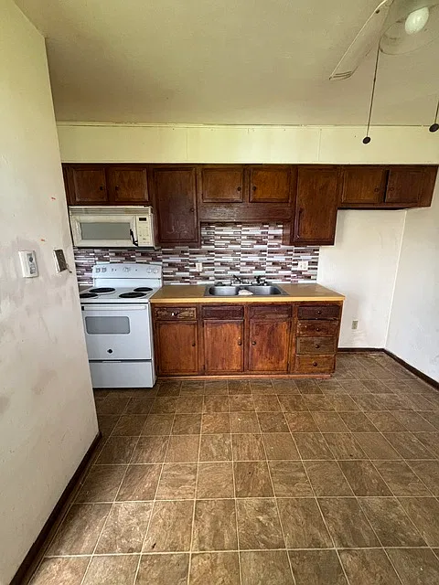 2 bed, $1,100 — Photo 2
