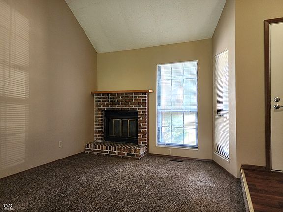 5th image of 365 White Oak Ln