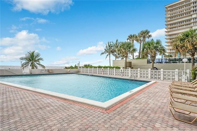 2 bed, 2.0 bath, 1350 sqft, $3,300 — Photo 4