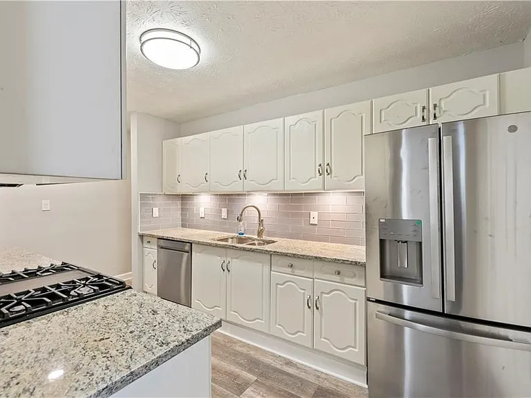 112 Tye St SE — Photo 16
