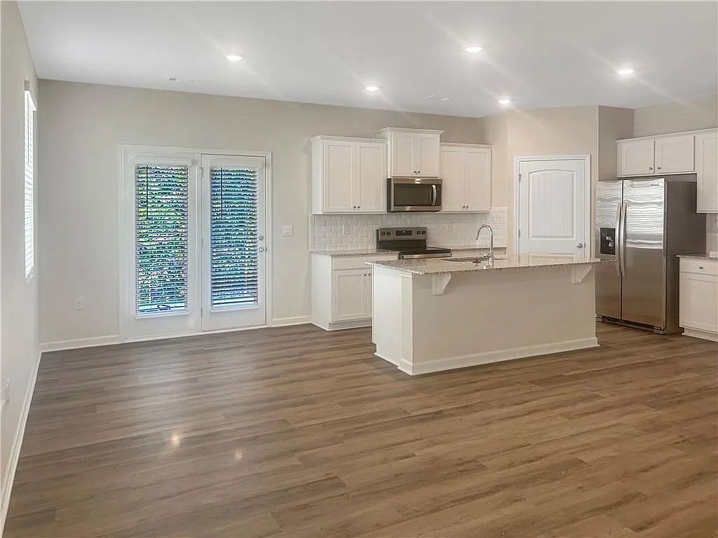 4 bed, 2.5 bath, 1877 sqft, $2,700 — Photo 4