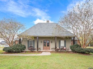 8385 Pin Oak Ln, Zachary, LA 70791