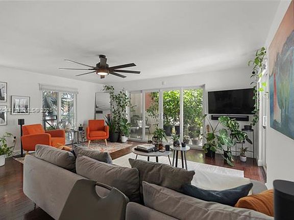 4th image of 1005 8th St APT 206