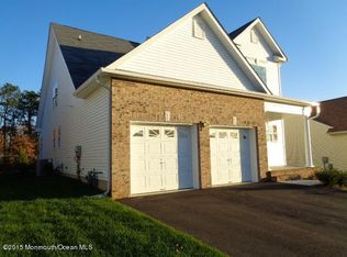 32 Little Leaf Ln, Howell, NJ 07731