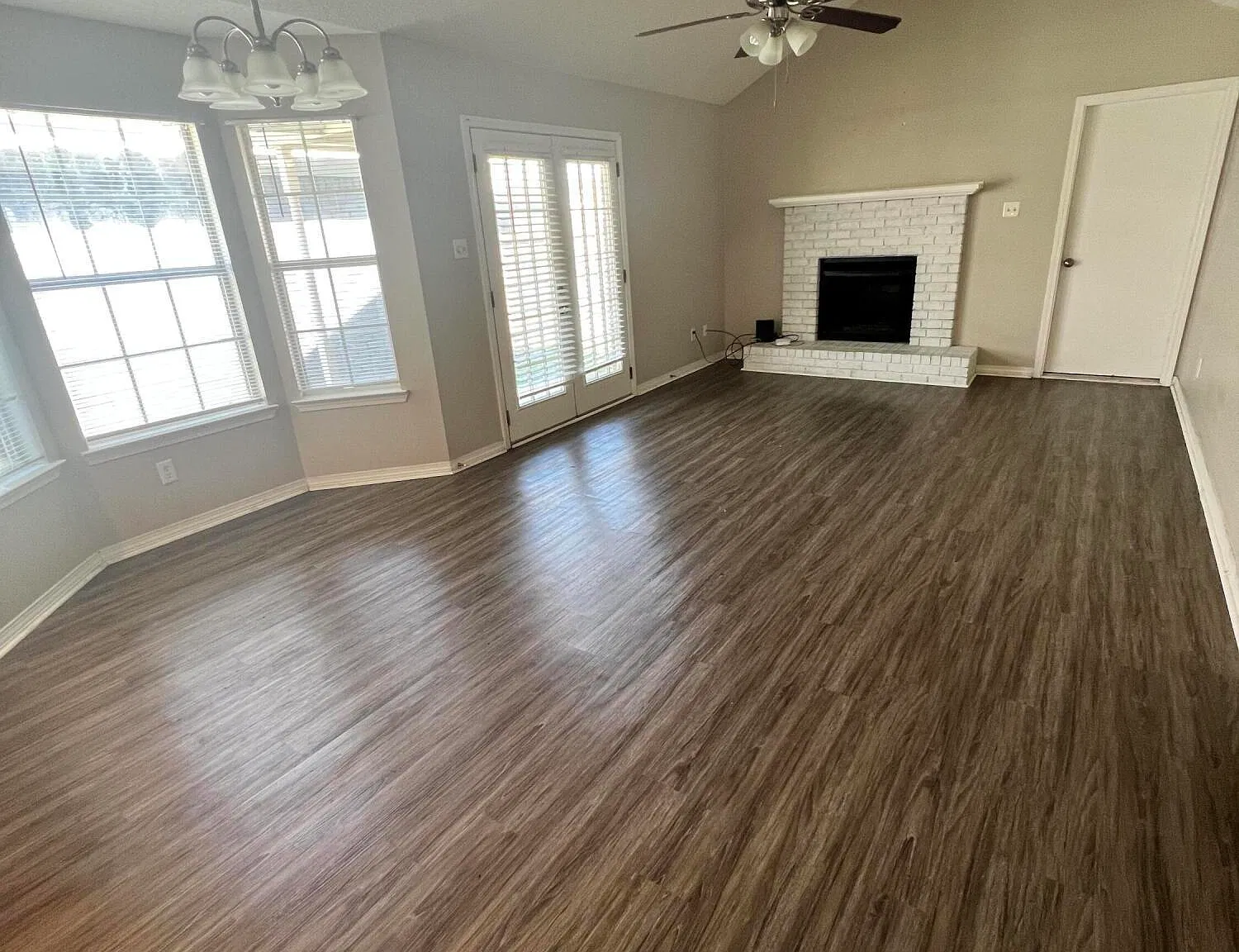 3 bed, 2.0 bath, 1208 sqft, $1,600 — Photo 2