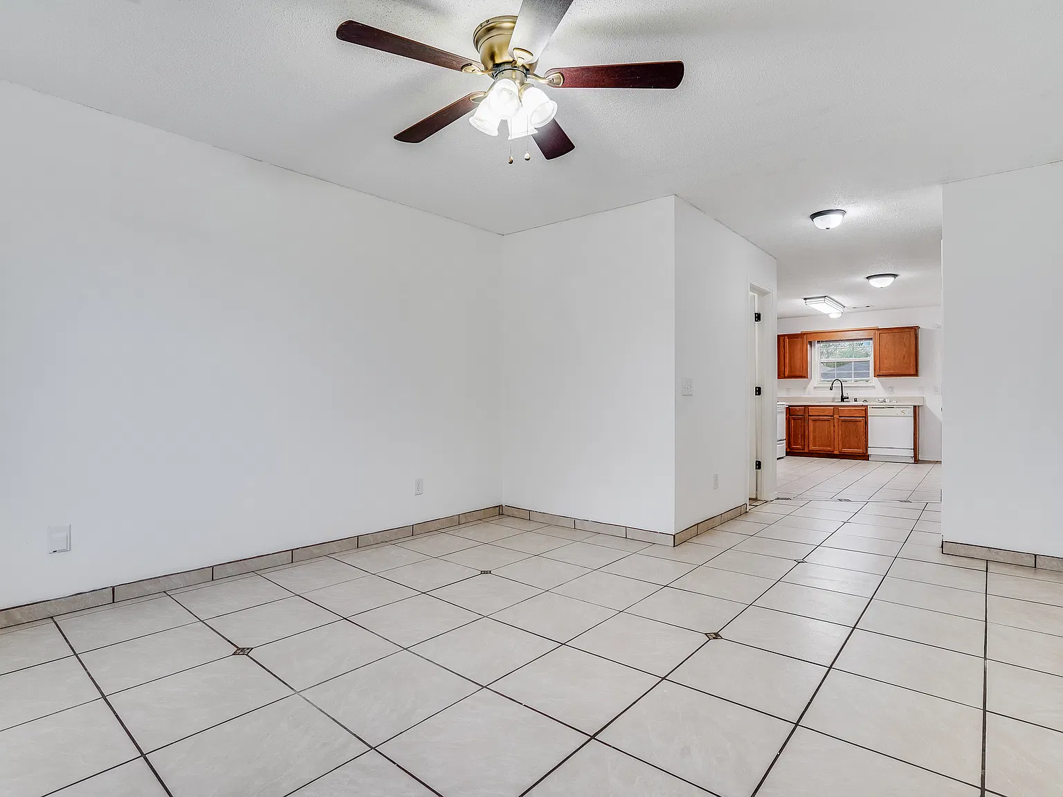 2 bed, 1040 sqft, $1,400 — Photo 4
