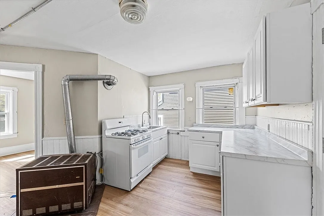 2 bed, 817 sqft, $1,775 — Photo 3