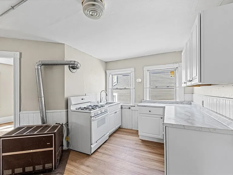 53 1/2 Sterling Ave #2 — Photo 3