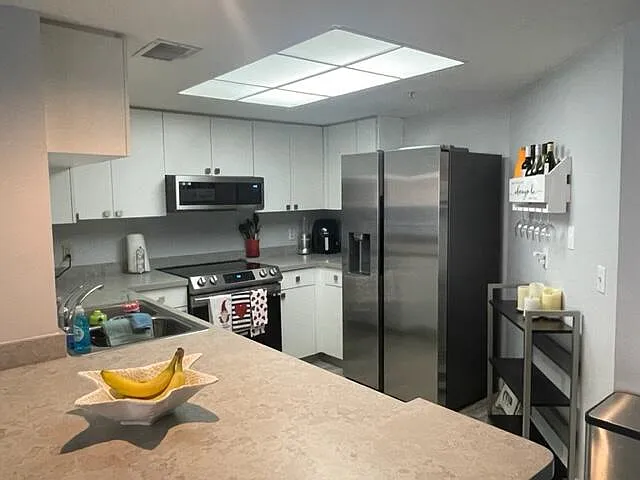 2 bed, 2.0 bath, 1054 sqft, $3,000 — Photo 3