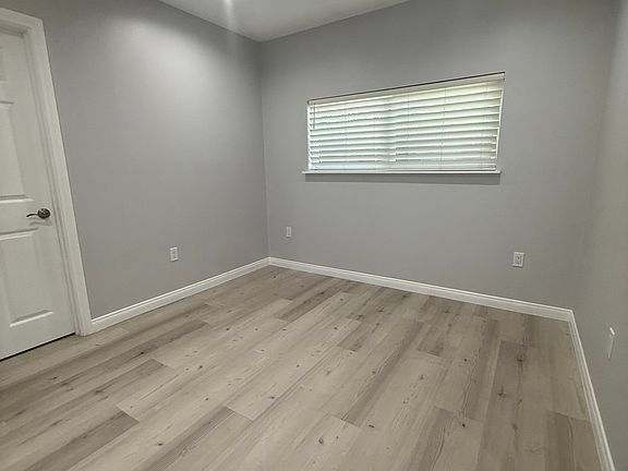 4th image of 6504 Hesperia Ave