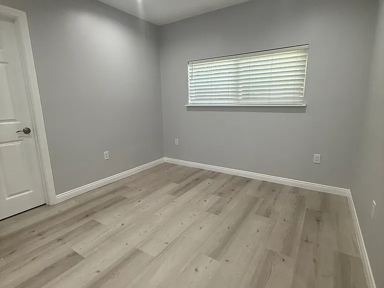 6504 Hesperia Ave — Photo 4