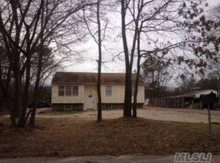 60 W Yaphank Rd, Medford, NY 11763