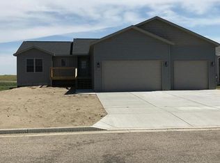 2959 Majestic St, Bismarck, ND 58504