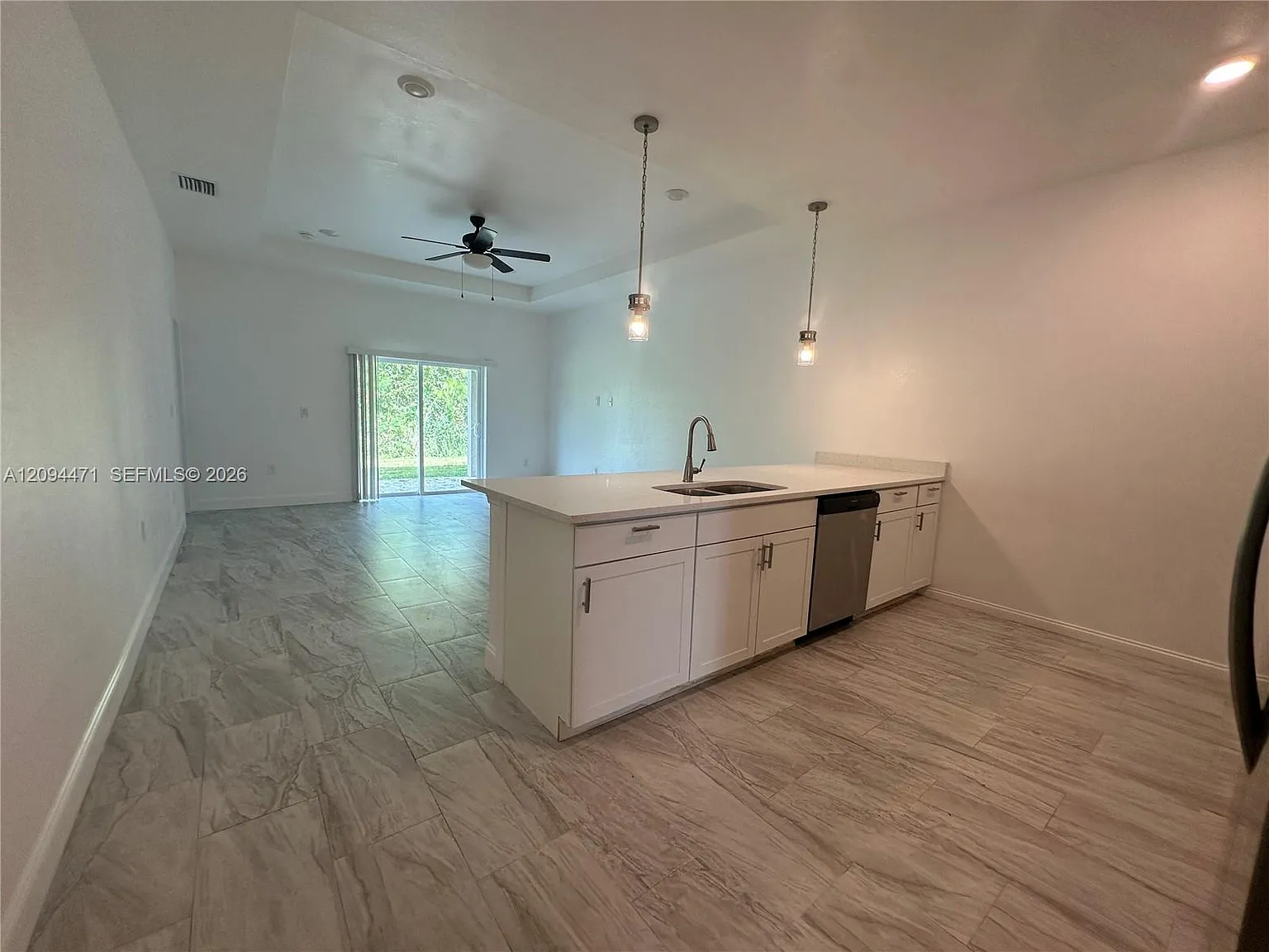 3 bed, 2.0 bath, 1230 sqft, $1,600 — Photo 3