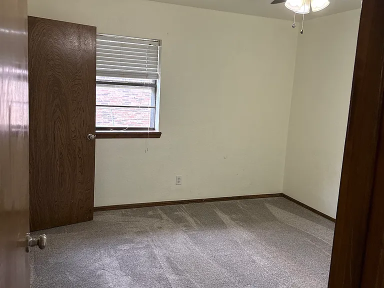 514 Lisa Ln — Photo 4