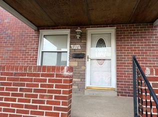 910 Foxwood Ln, Baltimore, MD 21221