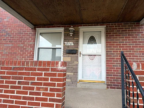 910 Foxwood Ln Photo 1