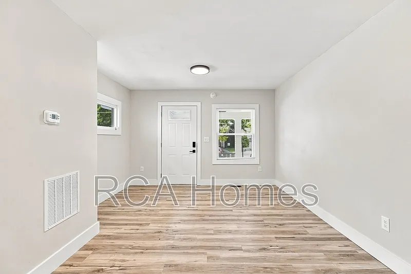 2 bed, 1.0 bath, 1100 sqft, $1,300 — Photo 4