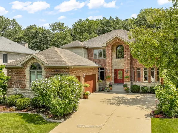 9013 Darien Woods Ct, Darien, IL 60561