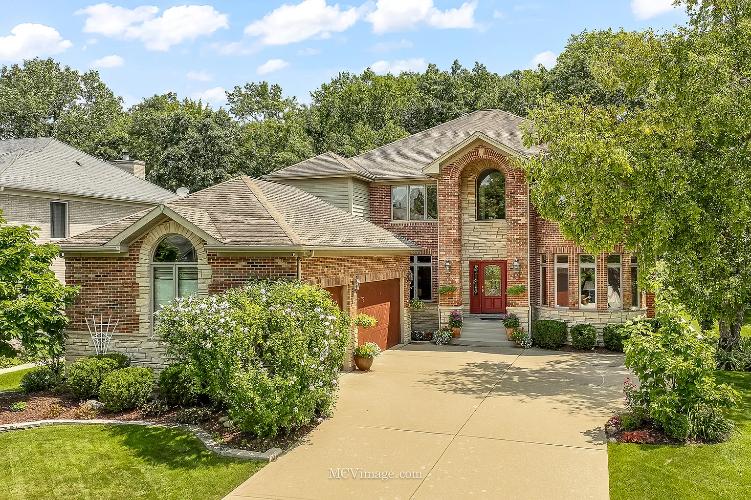 9013 Darien Woods Ct photo 1