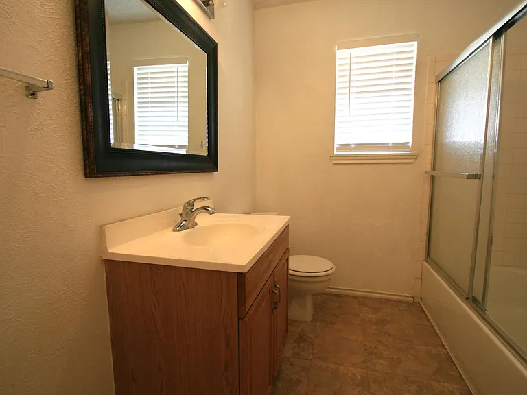 403 Southmoor Dr — Photo 9