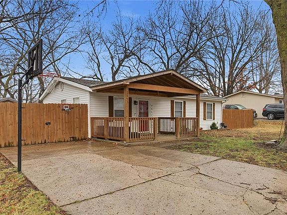 4th image of 2513 S 48th St