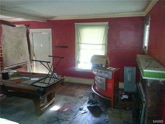 3rd image of 2412 Gilrose Ave