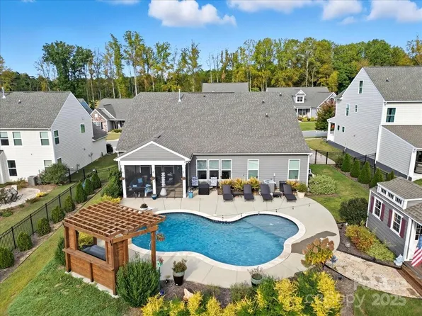 5333 Pembrey Dr, Denver, NC 28037