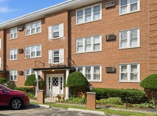 7318 Lake St APT 4, River Forest, IL 60305