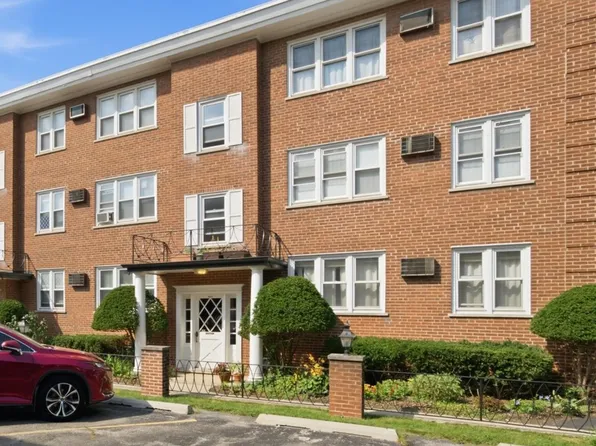 7318 Lake St APT 4, River Forest, IL 60305