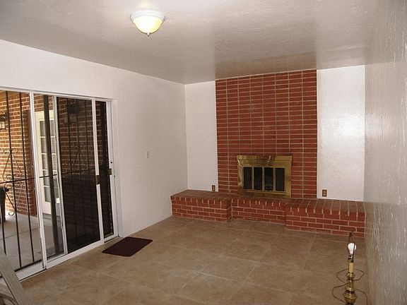 Family Room/Fireplace
