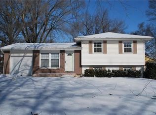 304 Manor Ln, Liberty, MO 64068