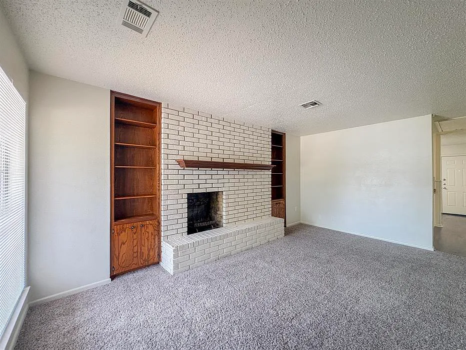 326 Tucson Dr — Photo 1