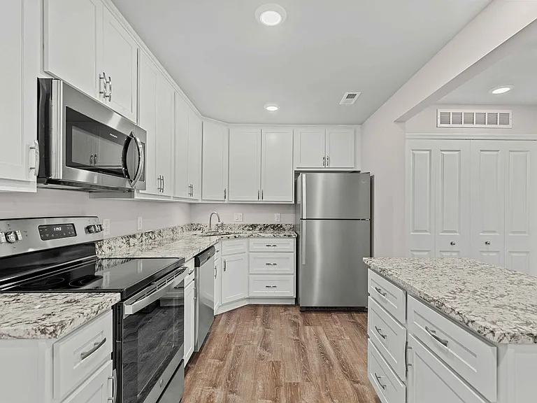 Sherman Square Apartments — Photo 54