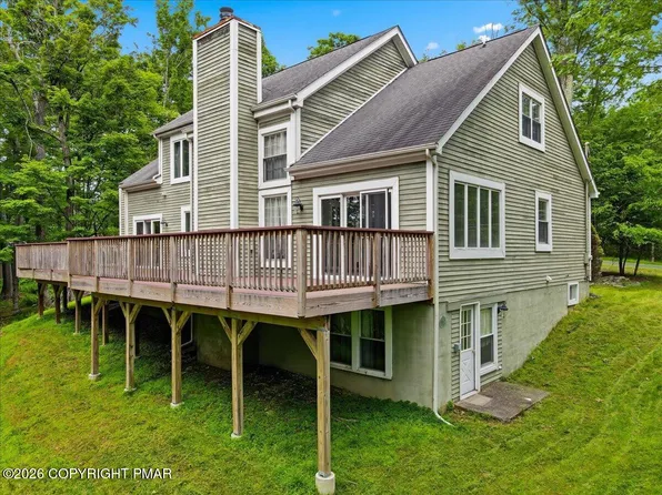 161 Fawnwood Dr, Greentown, PA 18426