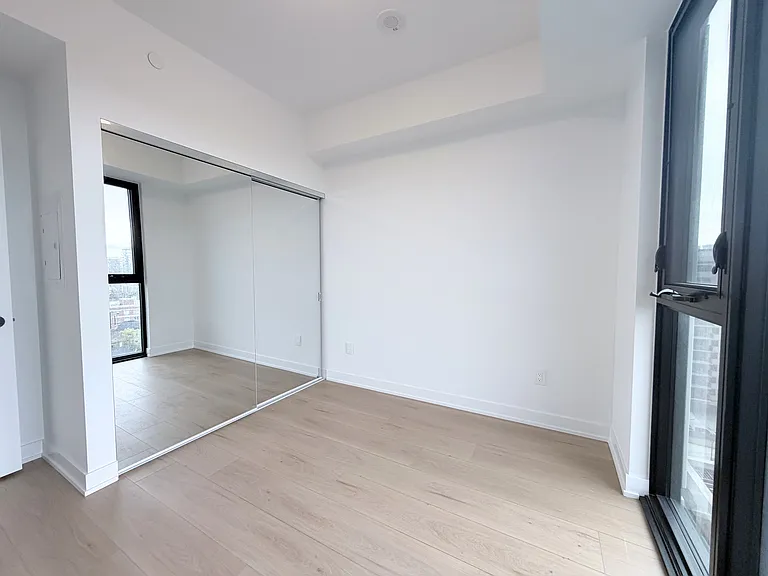 2075 Lakeshore Rd — Photo 6